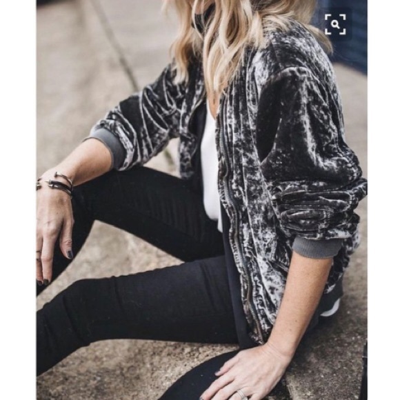 NEW American Eagle Outfitters Velvet Bomber Jacket size M Grey - Picture 8 of 8